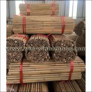 Cercado de bambú de jardín: líneas de alambre tejidas dentro de los bastones